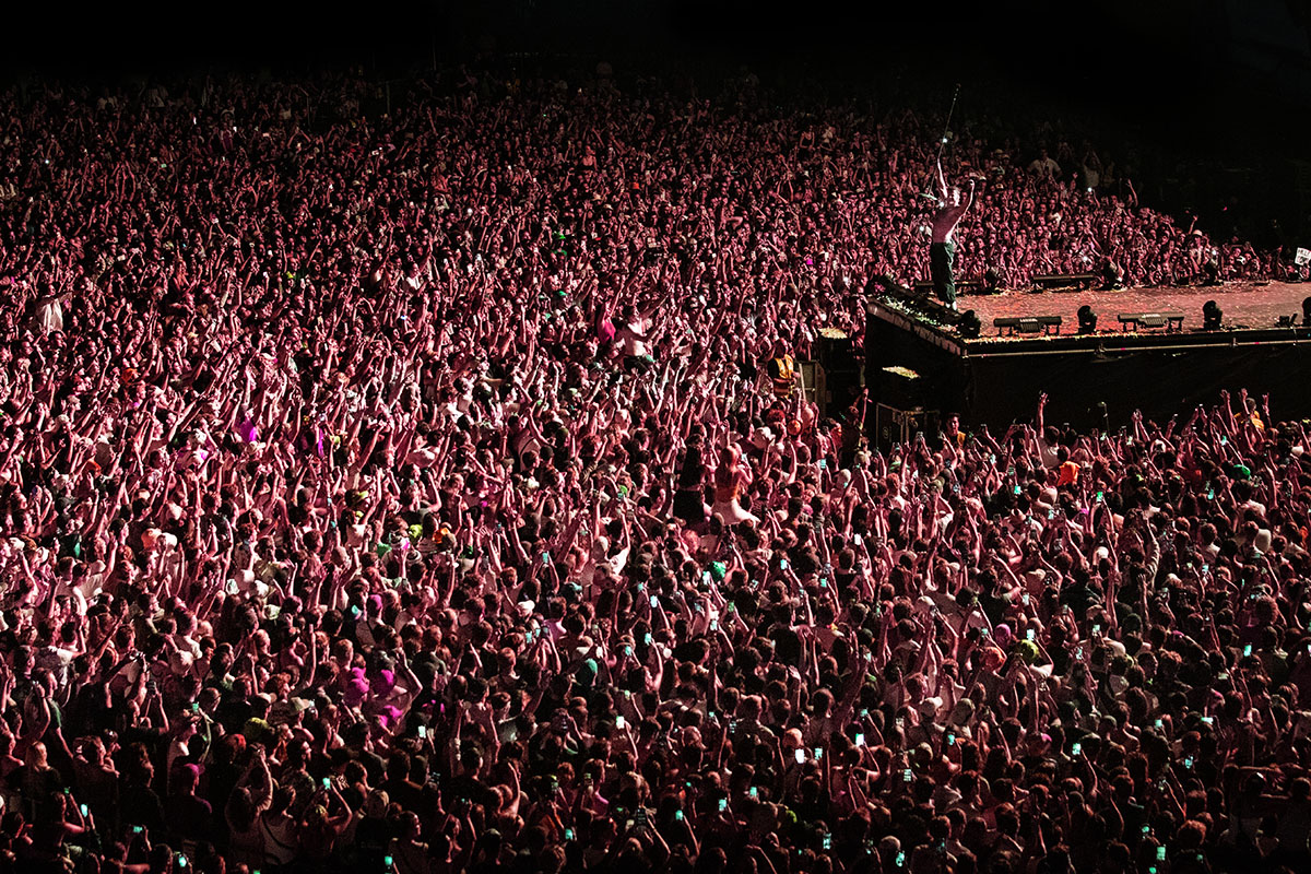 Photograph of concert crowd by Rene Huemer